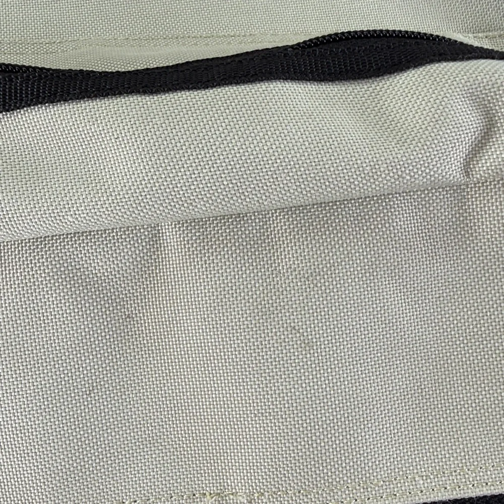 Compack Team Shoulder Messenger Bag Cream Watch The Frog Warner Bros Collectible